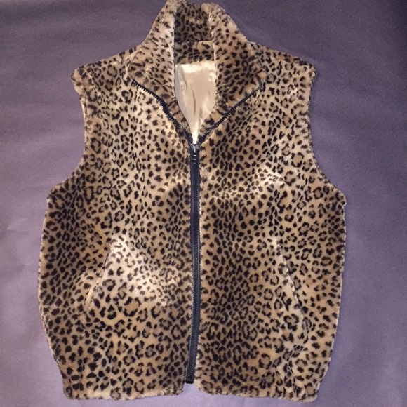 Jackets & Blazers - Faux Fur Leopard Vest Sz S (fits like a M)